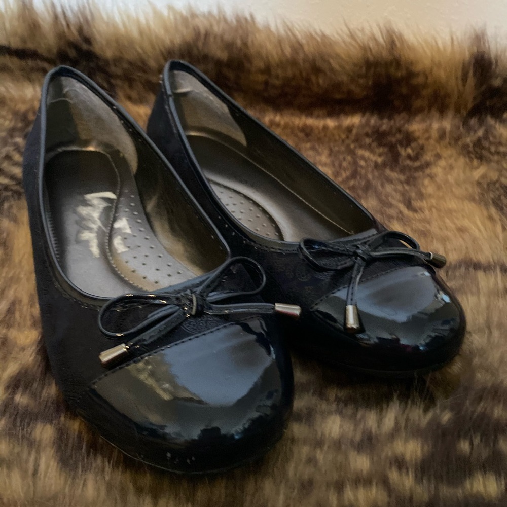 Blue dressy flats